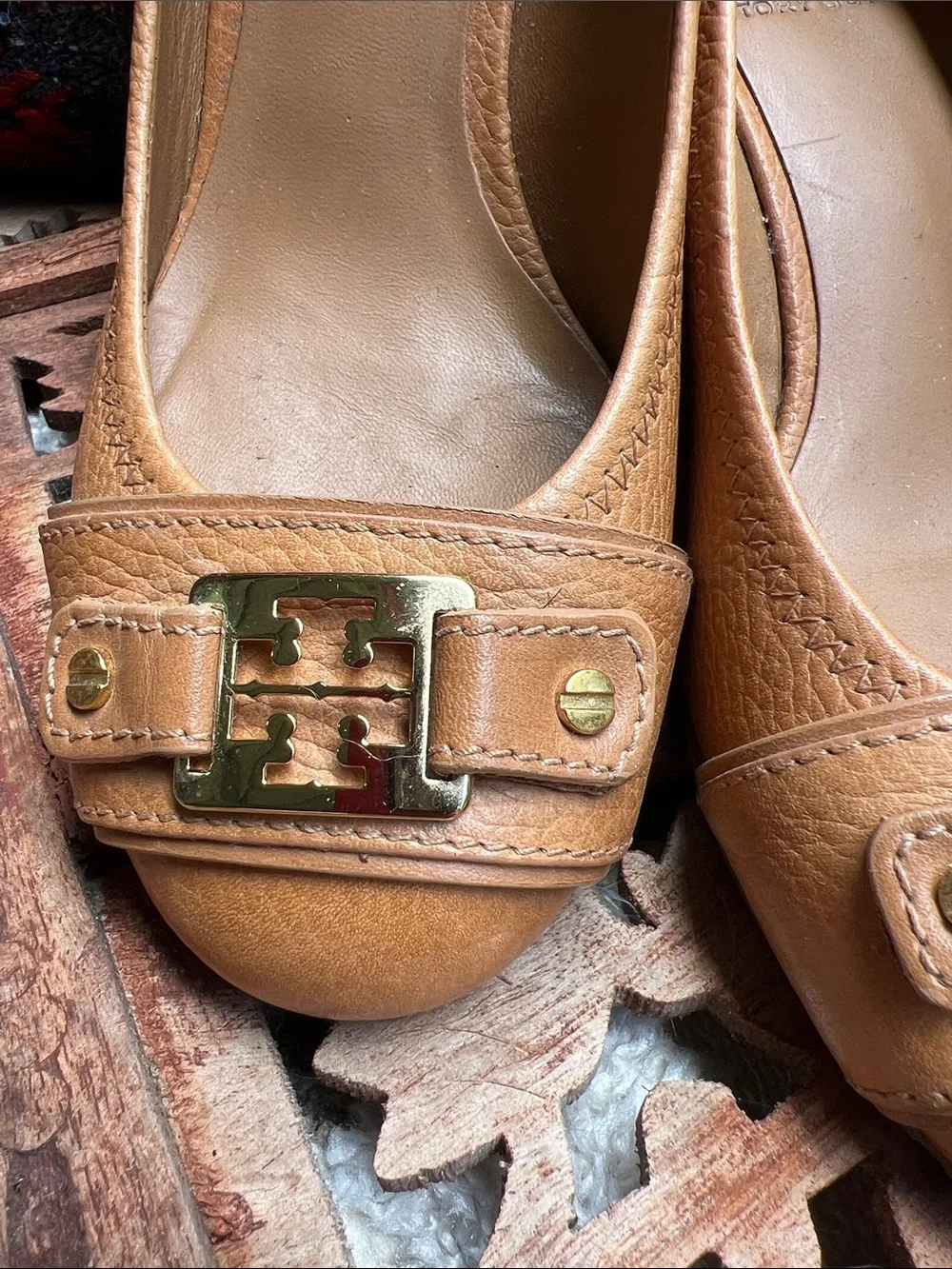 NWOB!  Tory Burch Tan Leather closed toe wedges with Gold Emblem